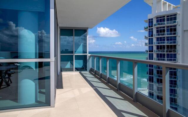 Mare Azur Miami Luxury Apartments by Montecarlo