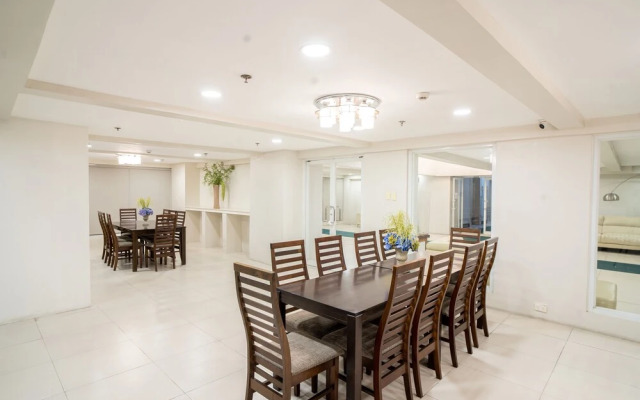 Gilmore Tower Suites By SMS Hospitality