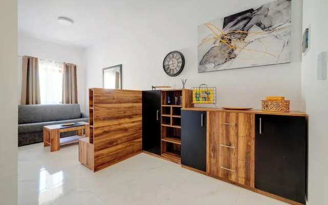 Modern 1BR Apartment Steps From the Promenade