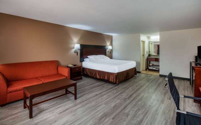 Days Inn & Suites by Wyndham Tyler