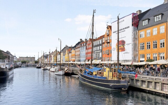 Gorgeuos Three-bedroom Apartment in Historical Copenhagen