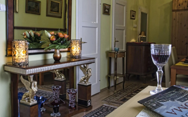 Stunning 2 Double Bedroom Apartment In The Centre Of Budapest