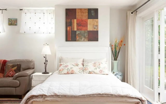 Private and Cozy Home in Kerrisdale