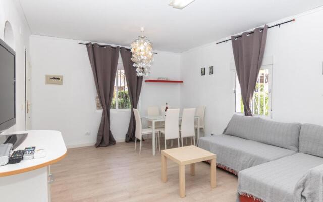 Villa 2 hab cerca piscina toboganes. wifi gratis