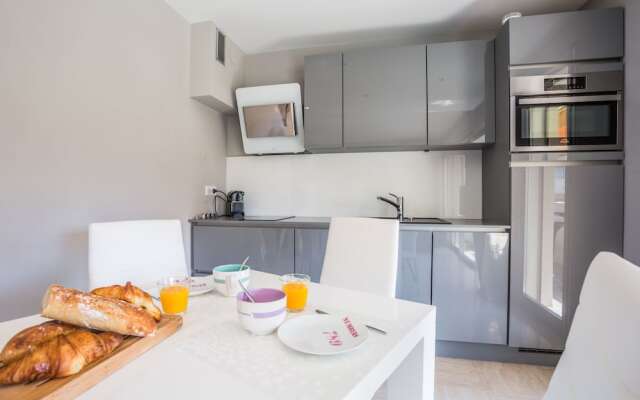 Modern A-C Studio by Weekome