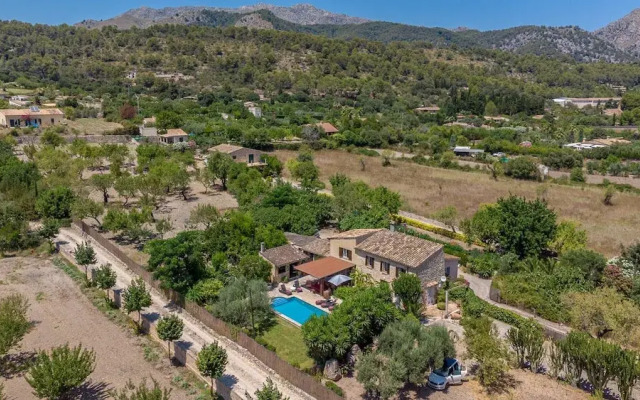 Traditional Charm With Private Pool