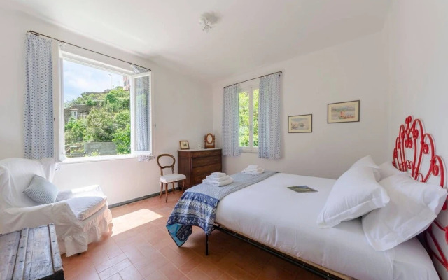 ALTIDO Pretty House in Vernazza Middle Apartment