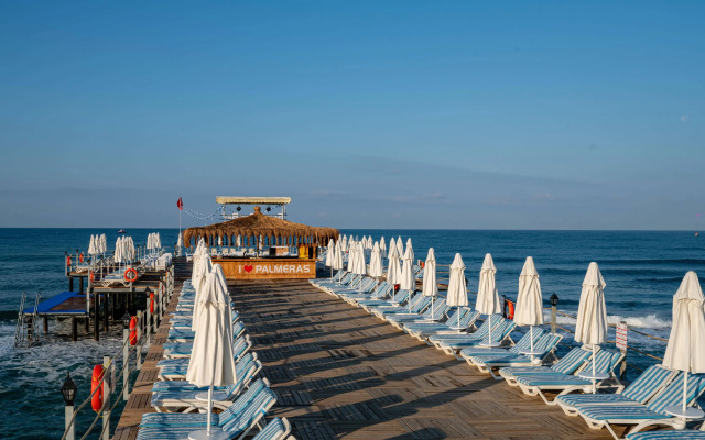 Palmeras Beach Hotel