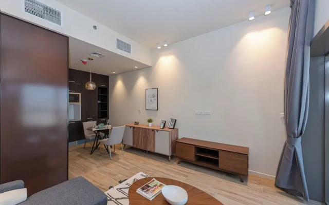 Park View Gorgeous Studio With Balcony