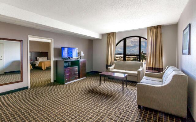 Clarion Inn & Suites Miami International Airport