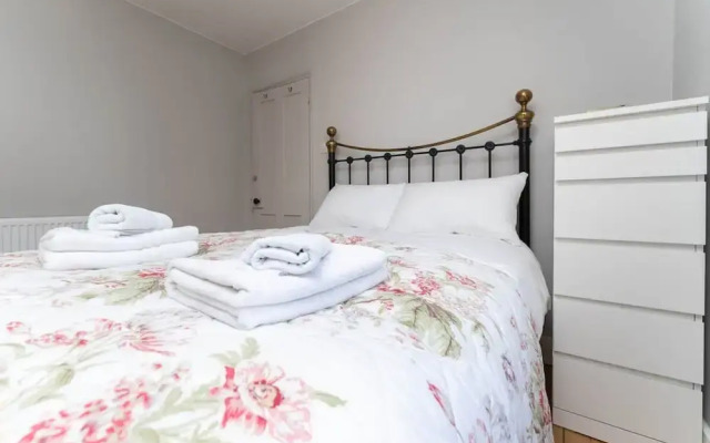 Host Stay Grove Townhouse