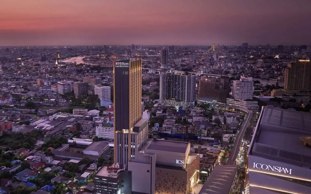 Hilton Garden Inn Bangkok Riverside