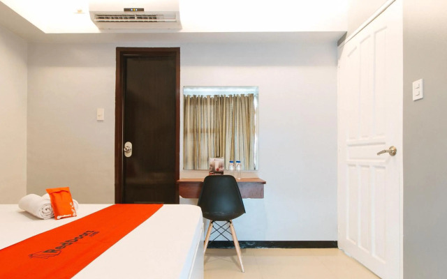 RedDoorz near Bambang Station