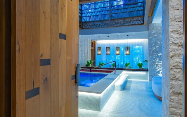 Kimpton Grand Roatan Resort And Spa by IHG