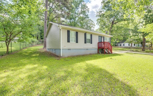 7 Mi to Downtown: Atlanta Home w/ Yard