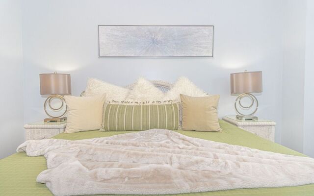 Stunning Renovated Golf Villa Near Beach