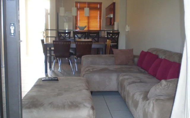 Island Club Hotel & Apartments