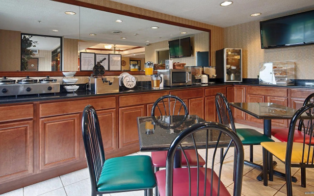 Best Western Plus Huntersville Inn & Suites Near Lake Norman