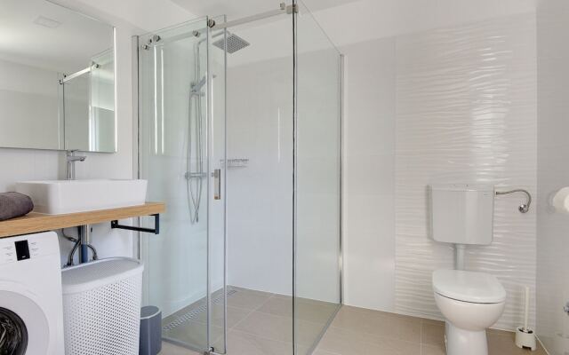 Spacious Holiday Home in Valbandon