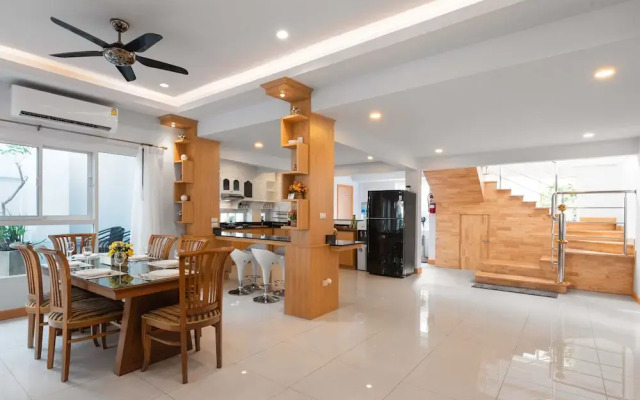 Luxury Pool Villa 6BR