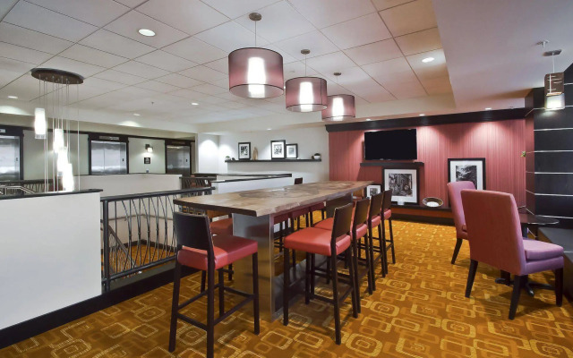 Hampton Inn & Suites Columbus-Downtown