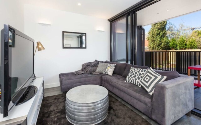 Executive 2br Caulfield North