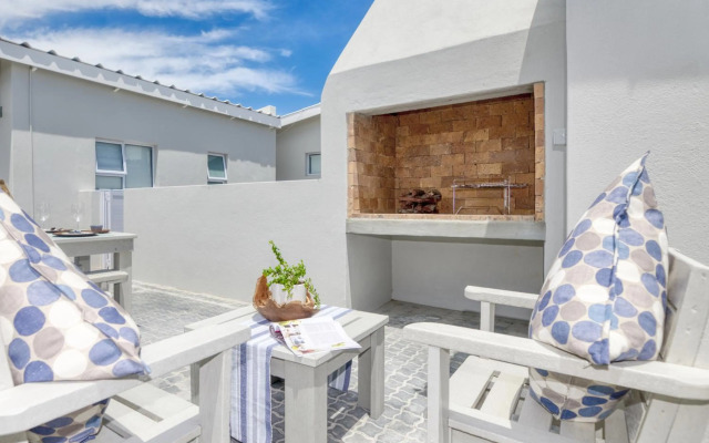 Spring Tide on 28 Main Struisbaai