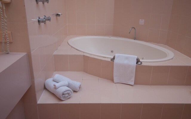 Aanuka29 - 1 Bedroom Spa Bure