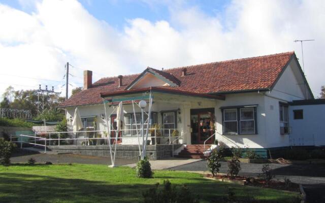 The Highlander Motel - 24HR Check In