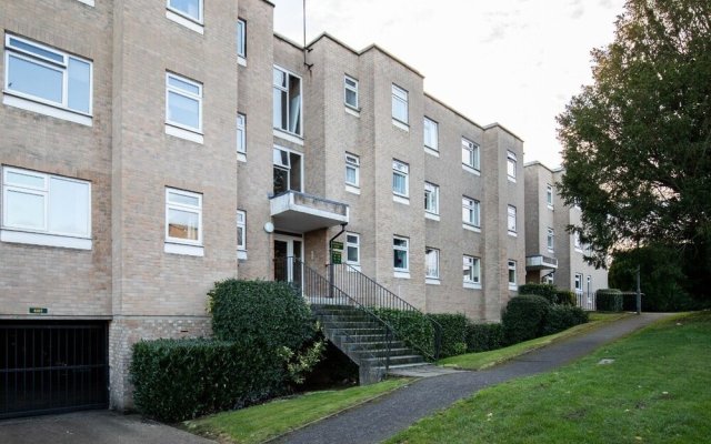 2-bedroom Apartment Woodgrange Court