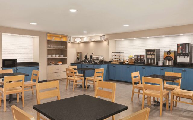 Country Inn & Suites by Radisson, Dunn, NC