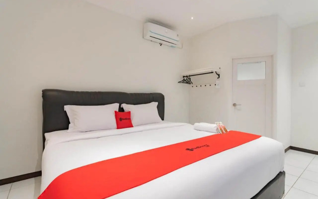 RedDoorz Plus @ Pakuan Residence Tajur