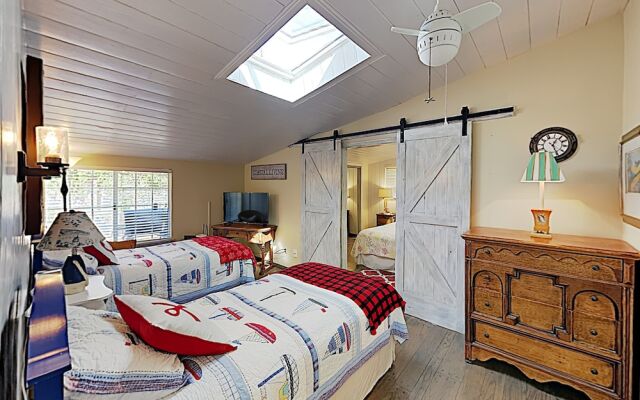 Ventura Beach Oasis by RedAwning