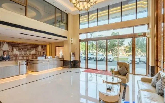 Vienna Hotel (Zhangzhou Jinfeng Industrial Park Business Center)