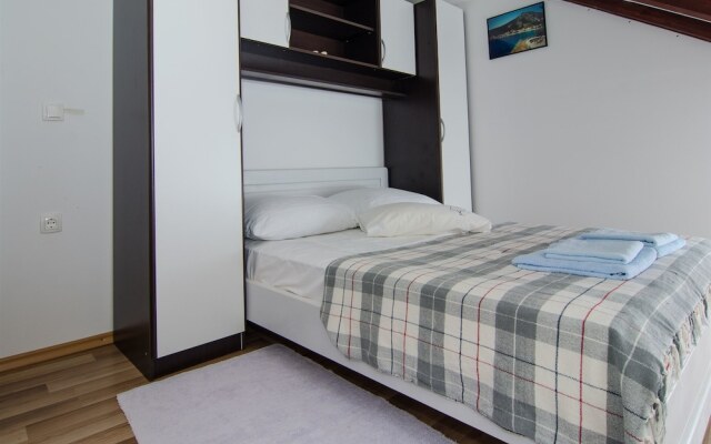 House Lazar