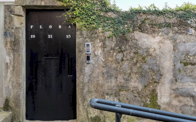 Flora1 Flora Apartments, Studio 1 w/ Patio