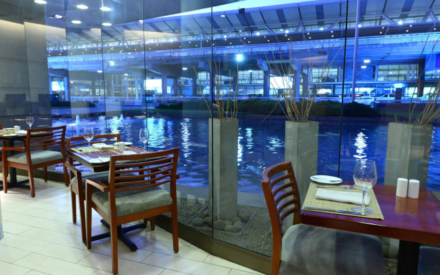 Holiday Inn Santiago - Airport Terminal by IHG