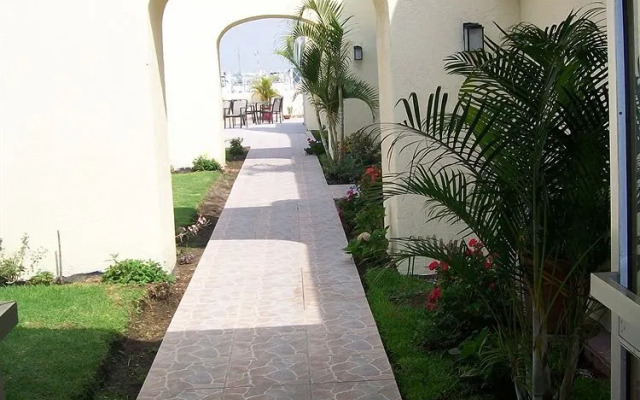 Roma, Suites & Business Center