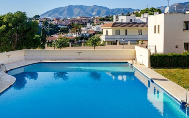 2BR  Apartment with Sea View, Gym and Pool Ref 129