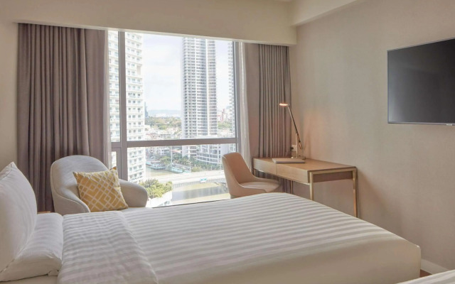 Novotel Suites Manila at Acqua