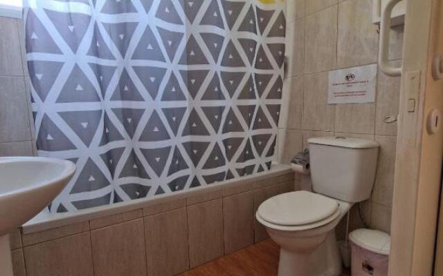 Sea view one bed apartment with pool in Peyia B7
