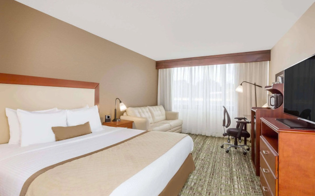 Clarion Hotel and Suites