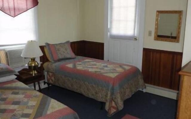 The Sandpiper Beachfront Motel