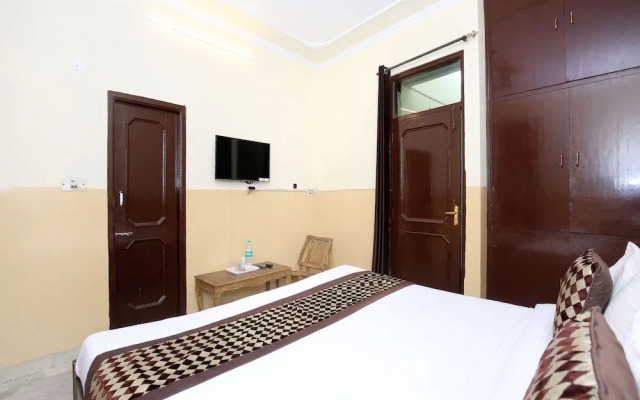 OYO 13140 Mayur palace