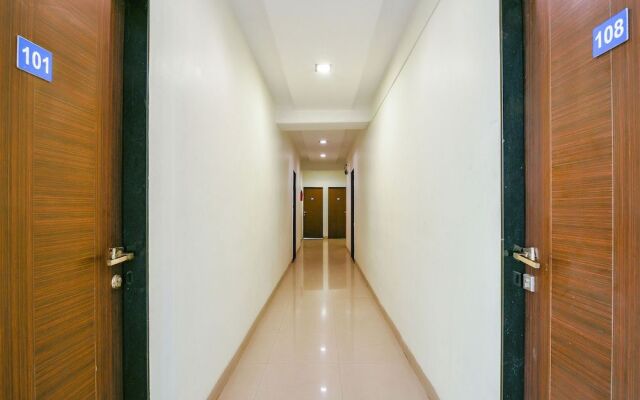 OYO 13810 Hotel The Gentleman