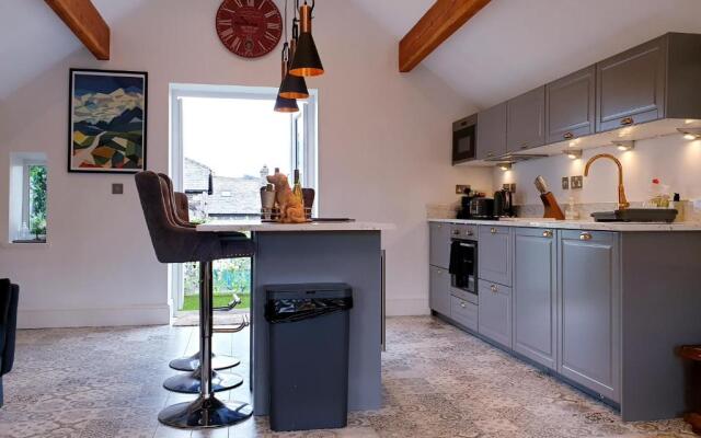 Central Windermere Luxury two bed Apartment Dog Friendly
