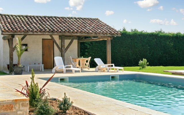 Villa With 4 Bedrooms in Saint Sylvestre sur Lot, With Private Pool an