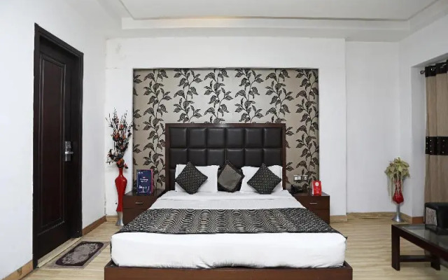 OYO 4258 Hari's Court Inns & Hotels