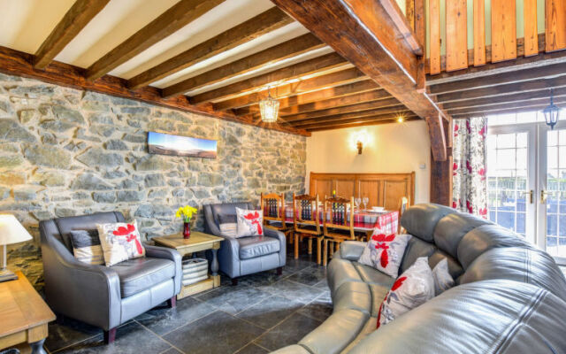 Holiday Home Sgubor y Rhyd