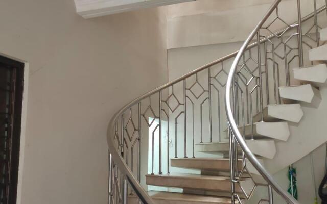 OYO 90800 Lemoon Inn Surabaya